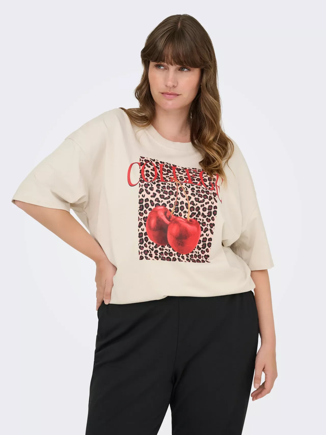 667 T-SHIRT COLLEGE 15354558 ONLY CARMAKOMA PLUS SIZE