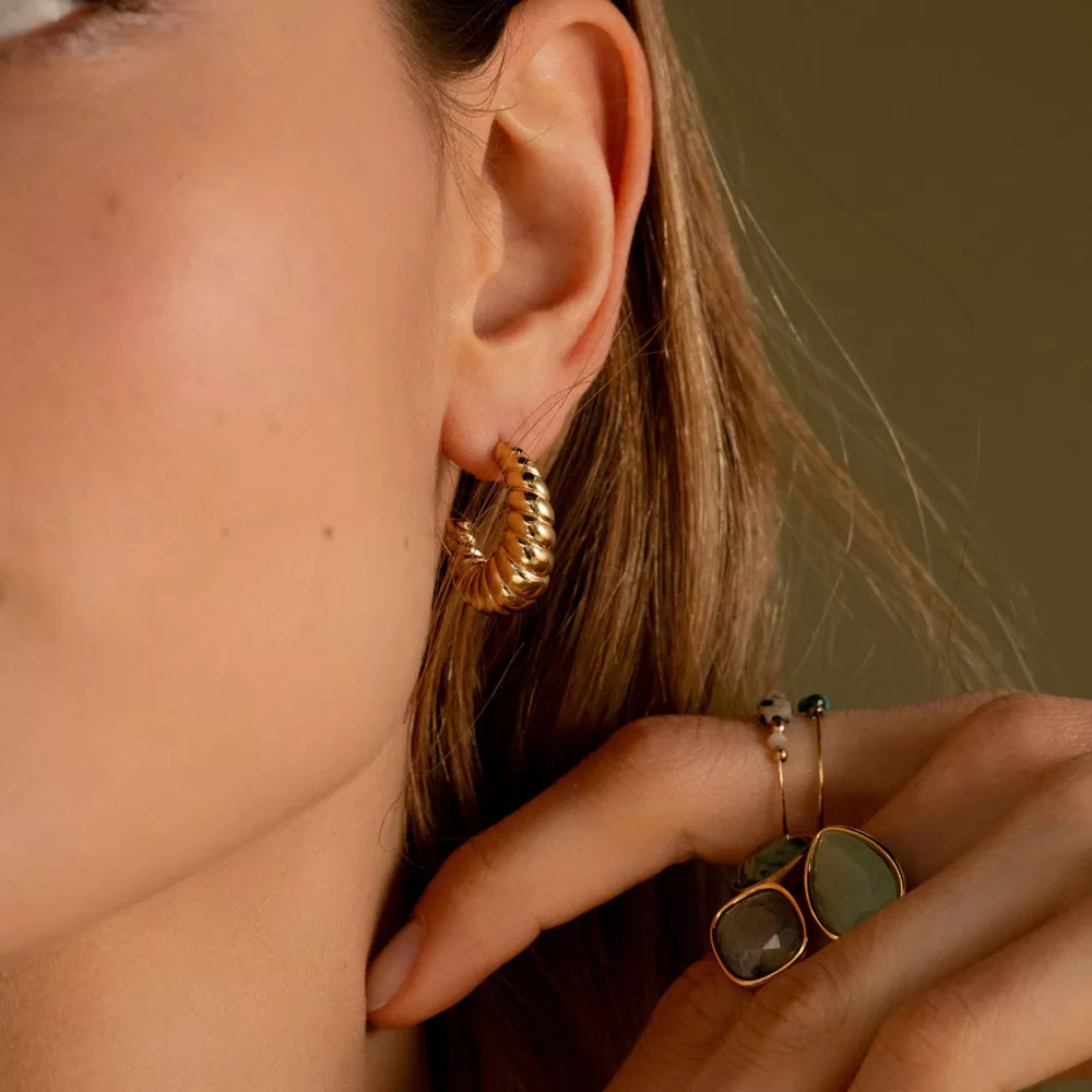 CRÉOLES ACIER INOXYDABLE DORÉ – CROISSANT DE LUNE TORSADÉ – BOHM PARIS