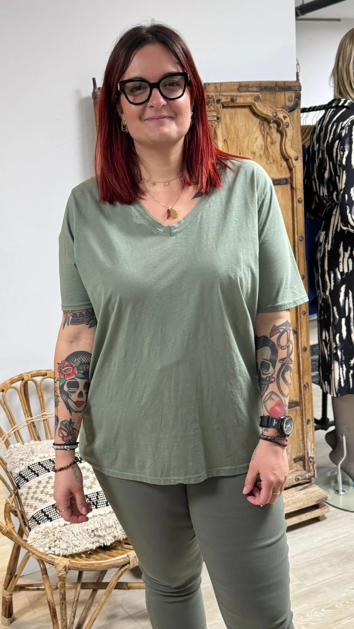 T-SHIRT BASIQUE COL V UNI – GRANDE TAILLE JUSQU’À 50