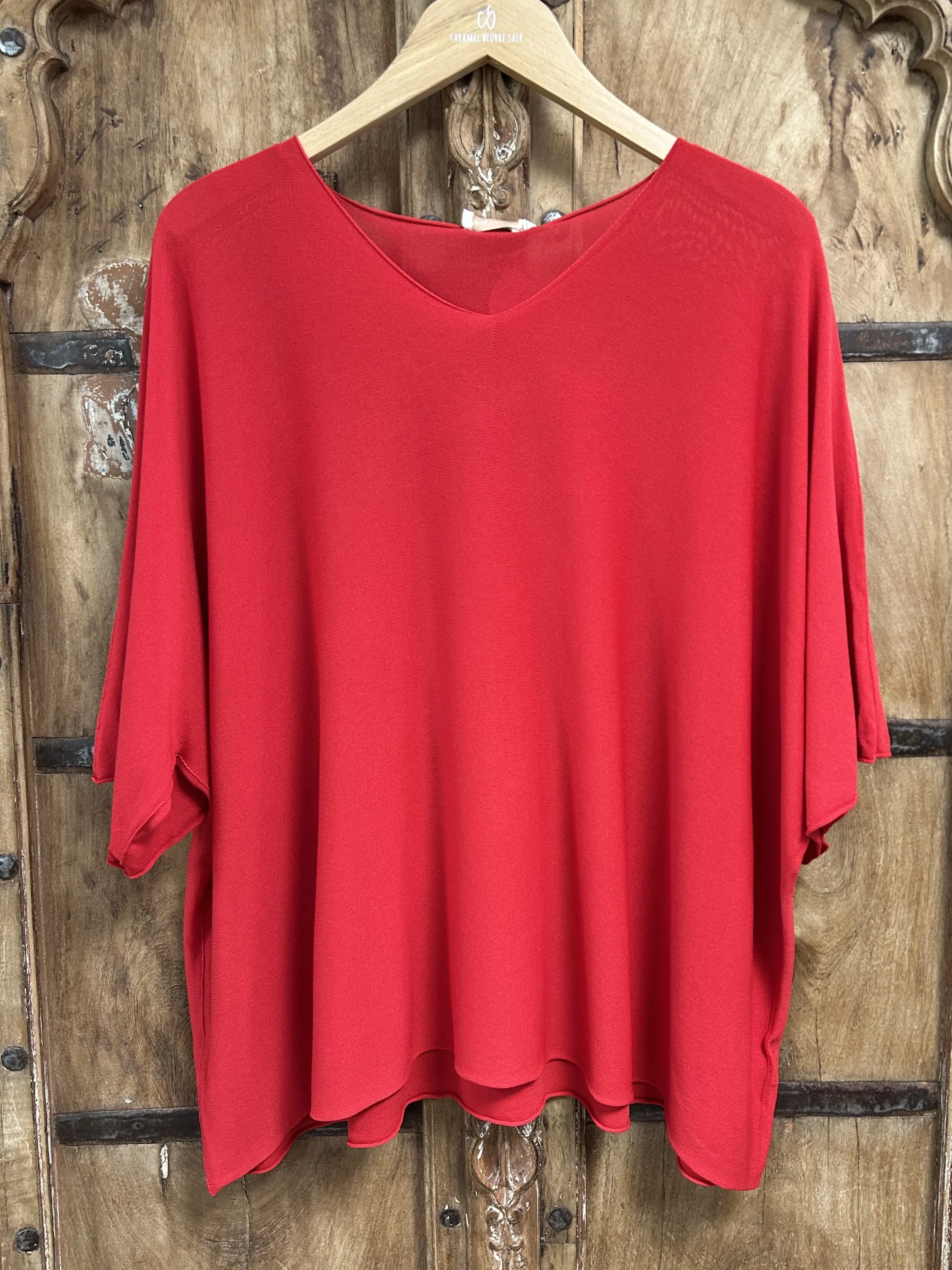 T-SHIRT FLUIDE EN TRICOT FIN COL V – GRANDE TAILLE 46–50