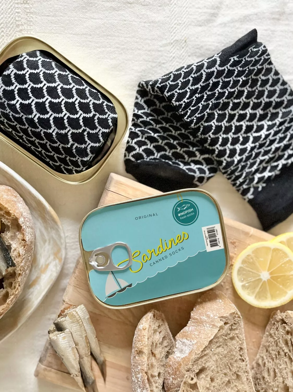 CHAUSSETTES EN BOITE DE SARDINE