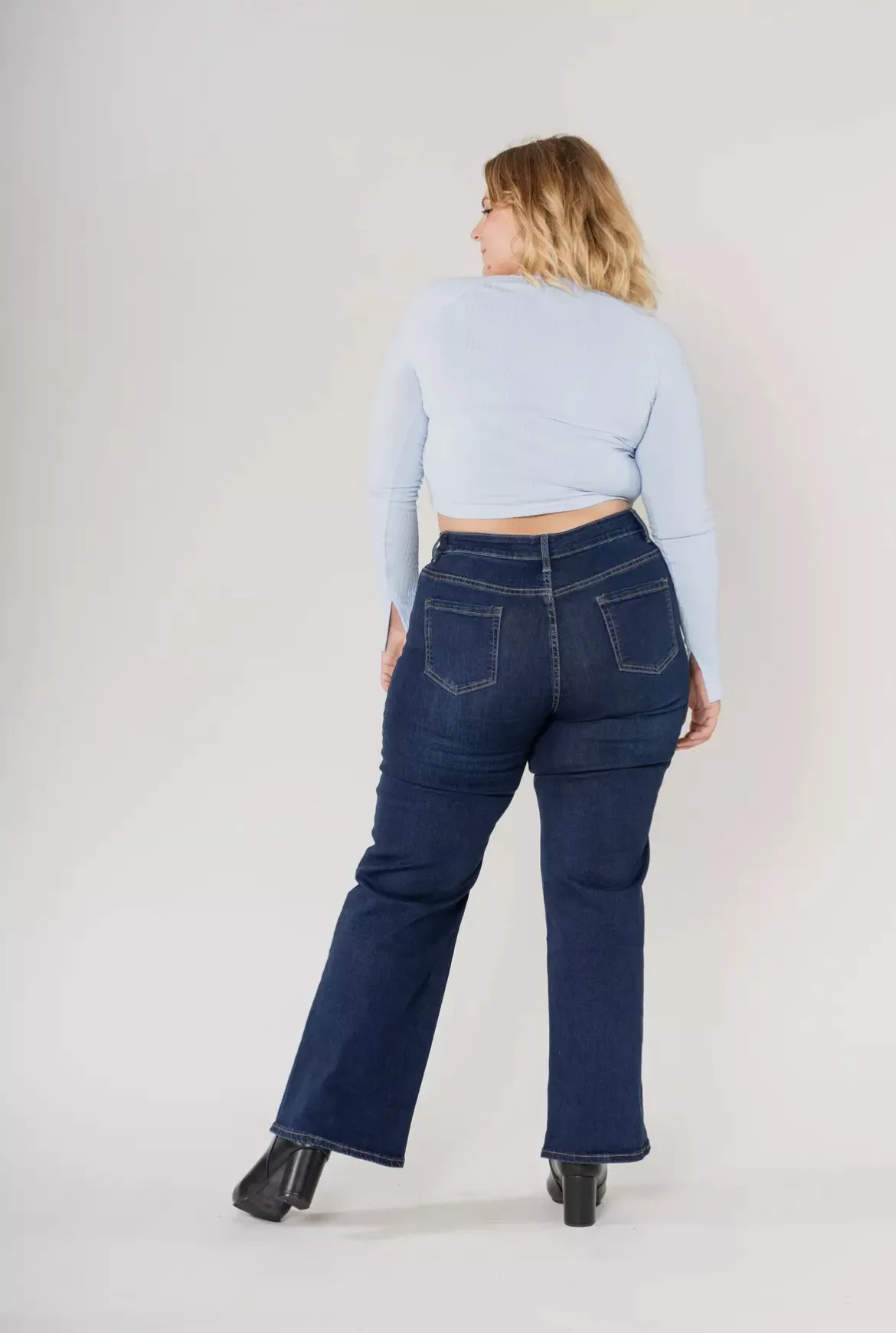 JEANS FLARE DARK DENIM – NINA CARTER – GROSSE GRÖSSEN 40–50