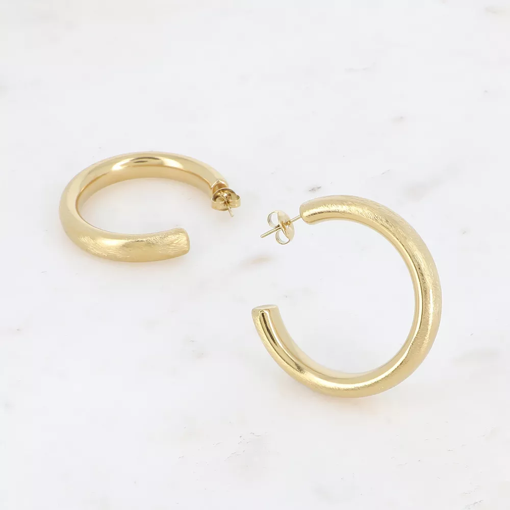 CRÉOLES ACIER INOXYDABLE DORÉ – ANNEAU ÉPAIS BROSSÉ – BOHM PARIS