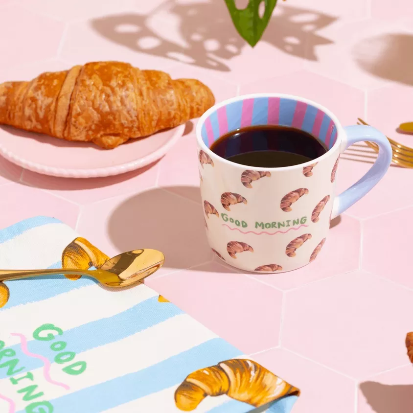 TASSE EN PORCELAINE « GOOD MORNING » MOTIF CROISSANTS – ELEANOR BOWMER