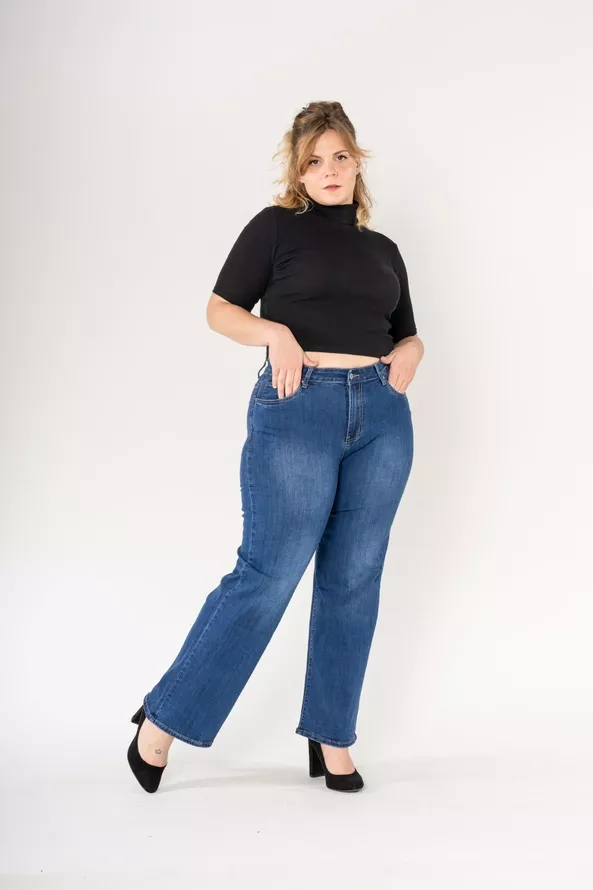 FLARE-JEANS BLAUER DENIM – NINA CARTER – GROSSE GRÖSSEN 40–50