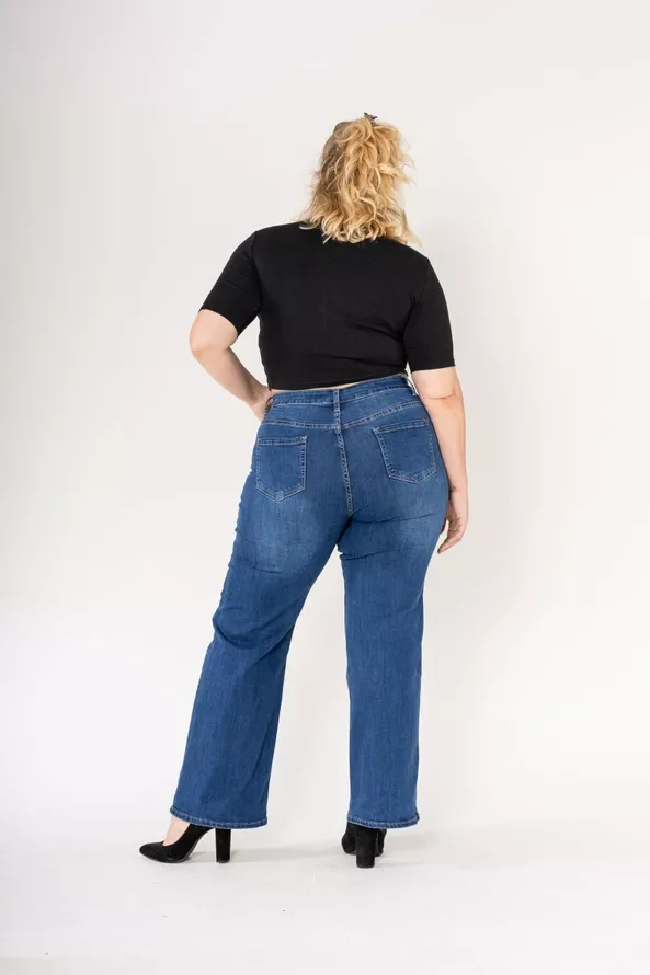 FLARE-JEANS BLAUER DENIM – NINA CARTER – GROSSE GRÖSSEN 40–50