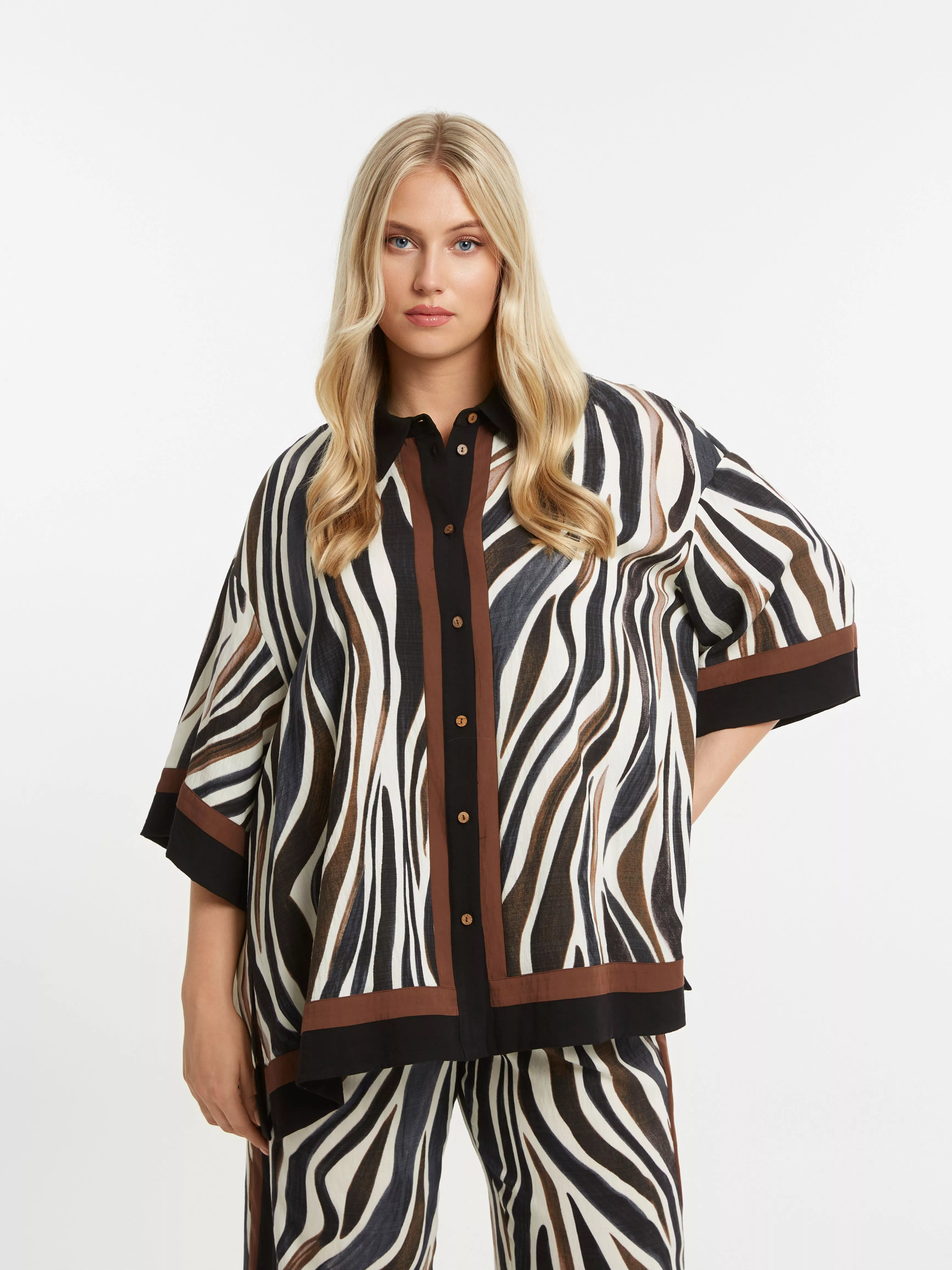 BLOUSE VOLUPTUEUSE IMPRIMÉ SAFARI – MAT FASHION – GRANDE TAILLE 44–54