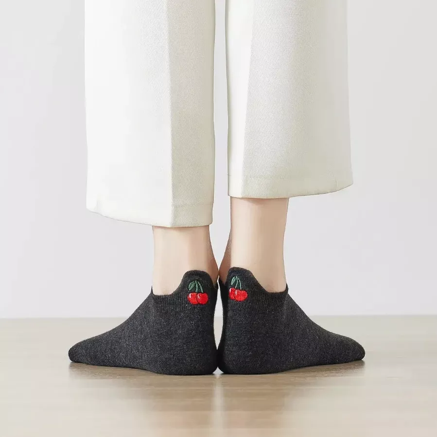 SOQUETTES LANGUETTE CERISES – TITES CHAUSSETTES