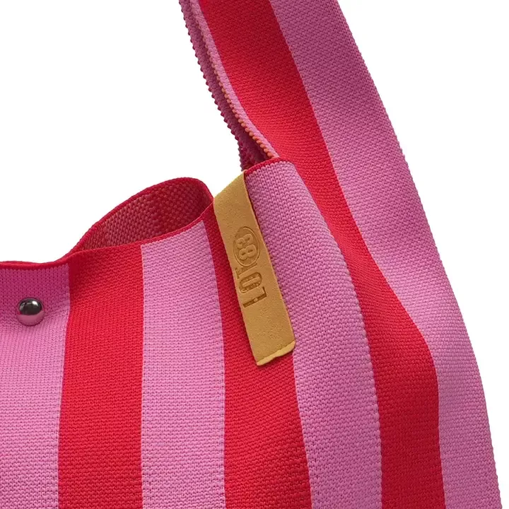 GESTREIFTER CROISSANT SHOPPER – LOT 83