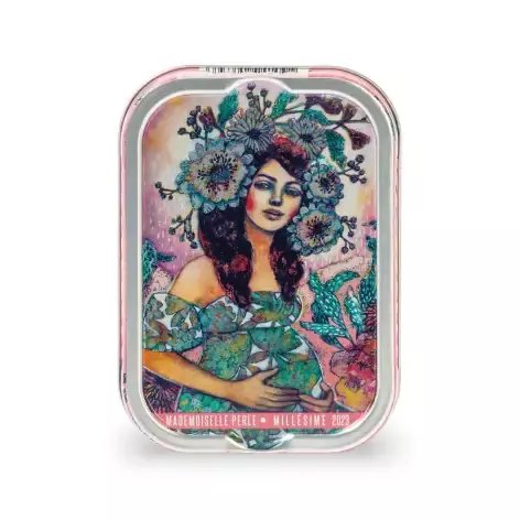 SARDINES MILLÉSIMÉES 2023 – DELPHINE COSSAIS – POIDS TOTAL NET 115 G – LA PERLE DES DIEUX 1887