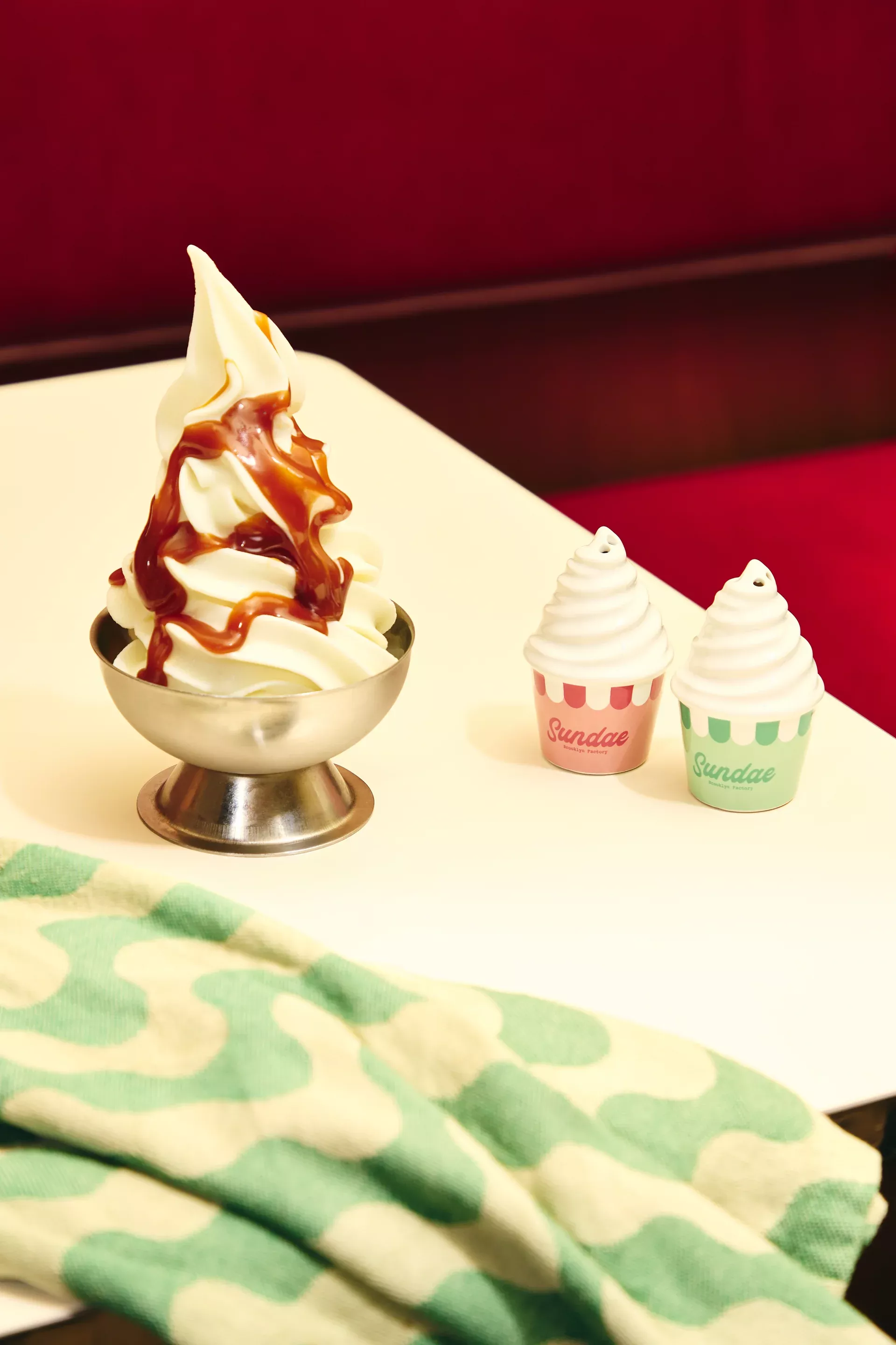 SALIÈRE ET POIVRIÈRE SUNDAE EN CÉRAMIQUE – FLUID MARKET