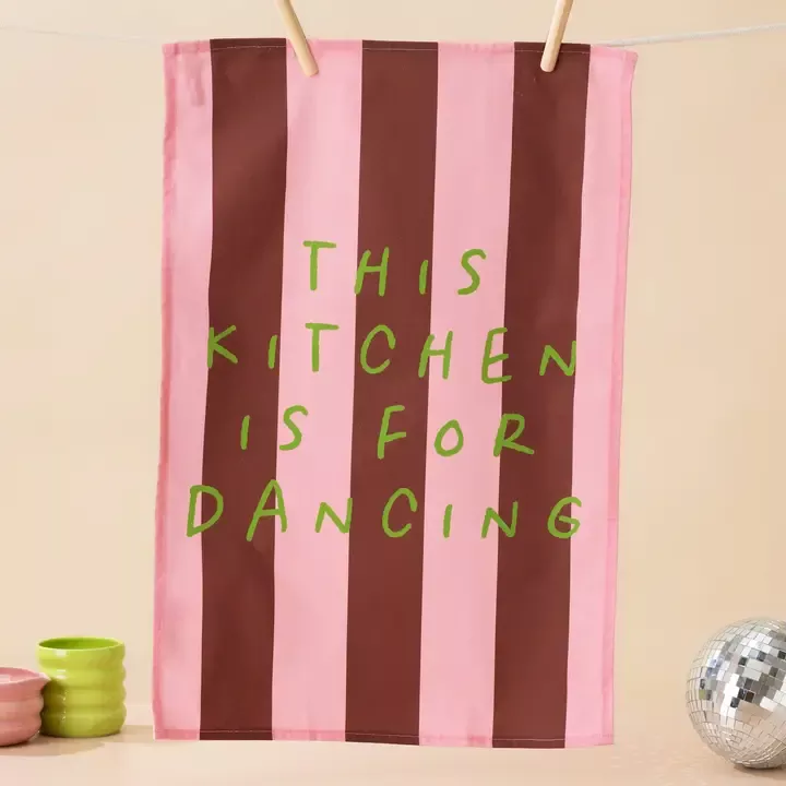 GESCHIRRTUCH AUS BAUMWOLLE – THIS KITCHEN IS FOR DANCING – MADDISON BALL CREATIVE