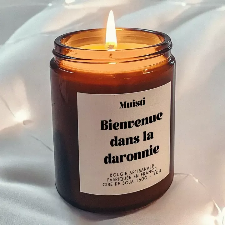 DUFTKERZE – BIENVENUE DANS LA DARONIE – WEISSER MOSCHUS – 160 G – MUISTI