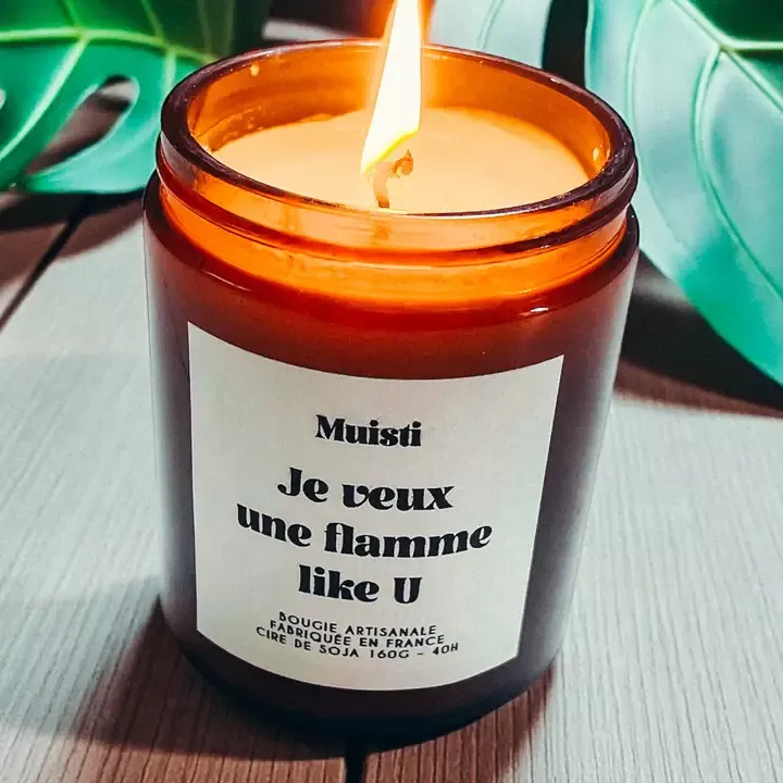 BOUGIE PARFUMÉE – JE VEUX UNE FLAMME LIKE U – BOIS PRÉCIEUX – 160 G – MUISTI