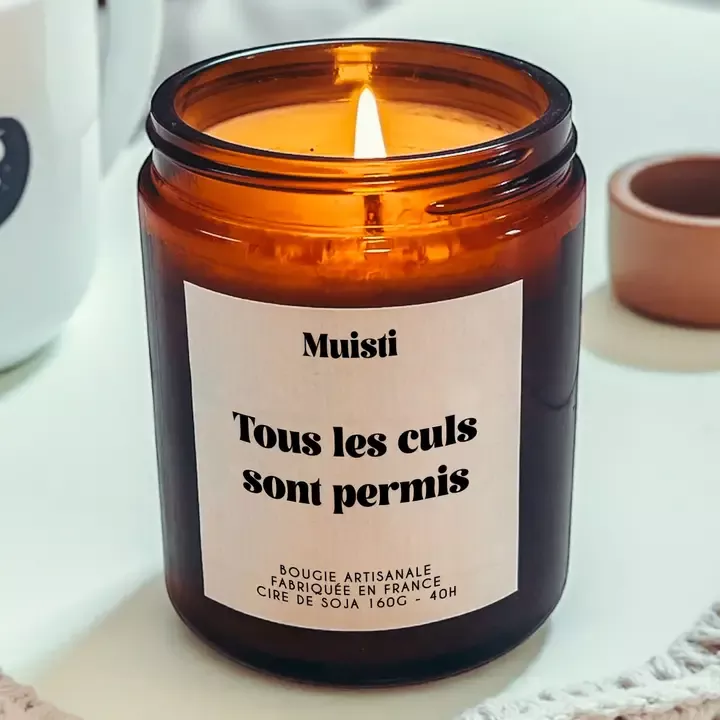 DUFTKERZE – TOUS LES CULS SONT PERMIS – EDELHÖLZER – 160 G – MUISTI