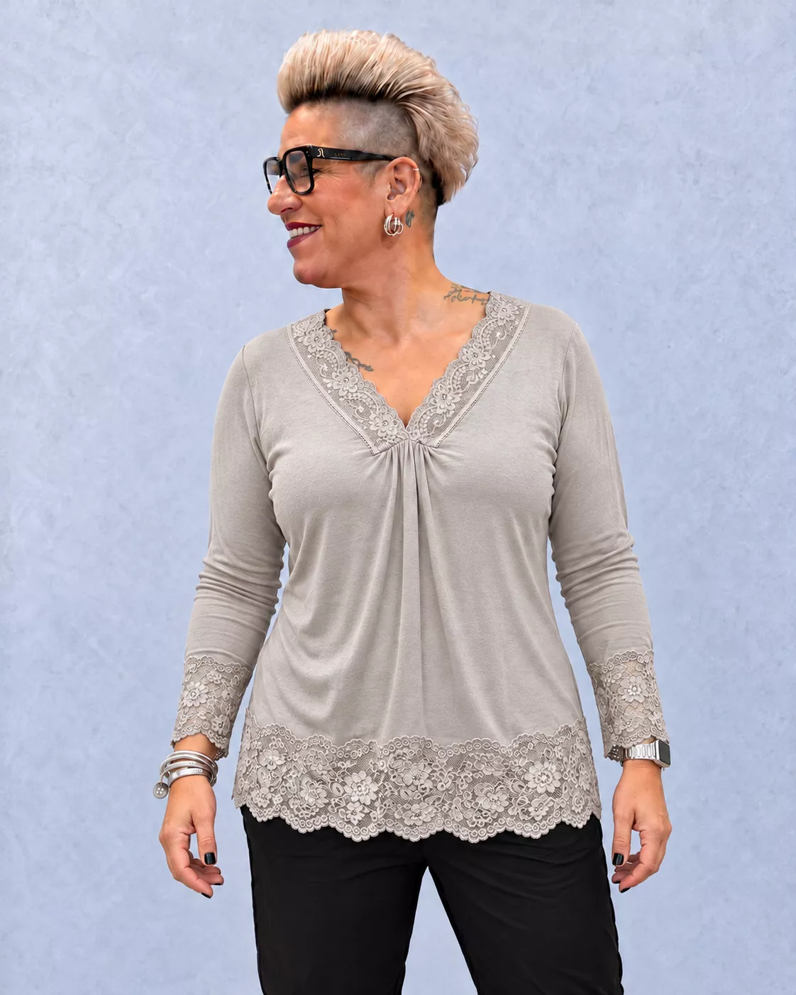 TOP EN VISCOSE ET DENTELLE – GRANDE TAILLE 46–48