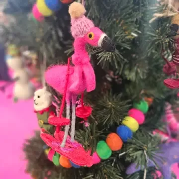 FILZANHÄNGER – SKIFAHRENDER FLAMINGO – FELT SO GOOD