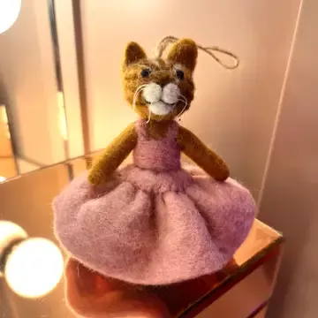 DÉCORATION À SUSPENDRE EN FEUTRE – GRACIE LE CHAT – FELT SO GOOD