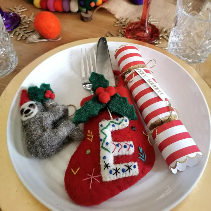FILZANHÄNGER – WEIHNACHTSFAULTIER – FELT SO GOOD