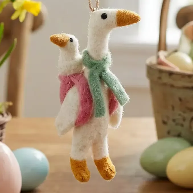 FILZANHÄNGER – GÄNSEMUTTER MIT KÜKEN – FELT SO GOOD